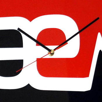 Часы настенные в виде логотипа